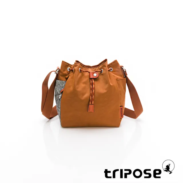 【tripose】漫遊系列岩紋尼龍斜背水桶包(多色)
