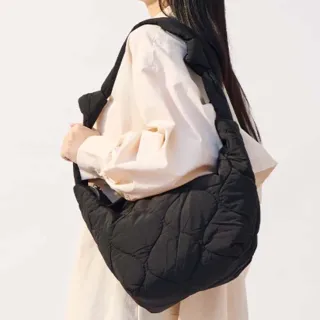 【plain-me】特惠★SAAKO 鋪棉餃子流浪包 SAA3012-241(肩背包 縫線壓紋 男女包 肩背包 側背包)