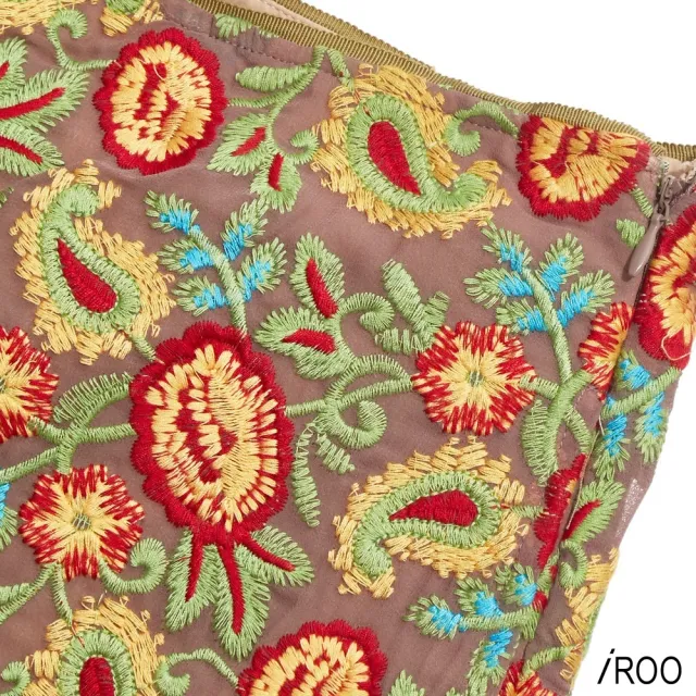 【iROO】滿版刺繡花卉短褲