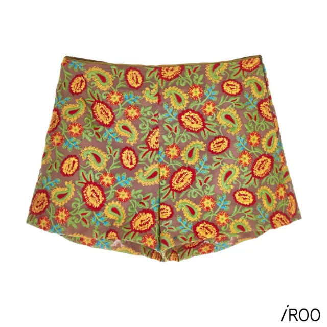【iROO】滿版刺繡花卉短褲