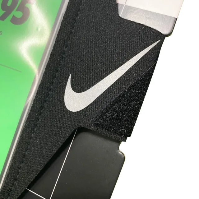 【NIKE 耐吉】輕便手機臂套 PLUS 082黑/068灰(運動手機包 運動臂套 臂套包 觸控手機包 可調節臂帶 可觸控)