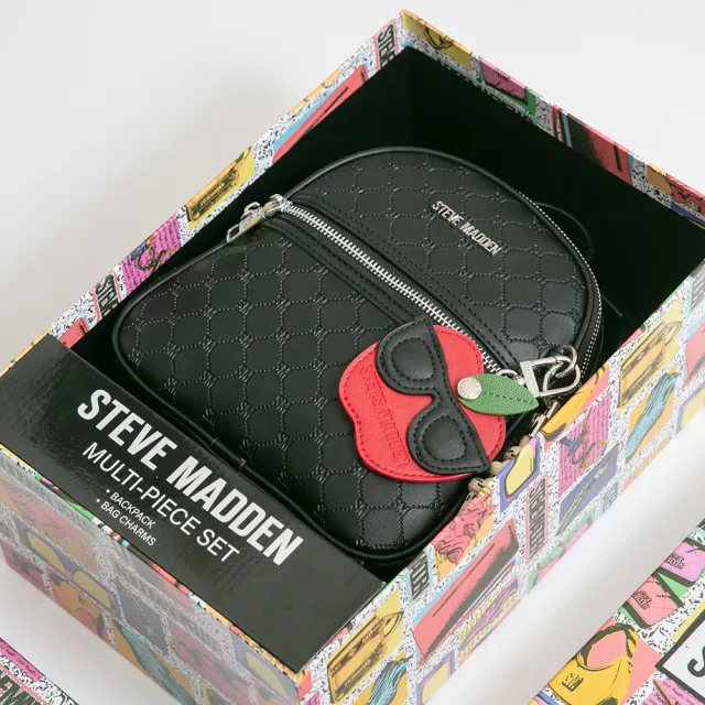 【steve madden】童趣雙吊飾/菱格紋後背包禮盒(黑色)