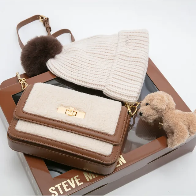 【steve madden】毛毛信封包/針織毛帽三件禮盒組(咖啡色)