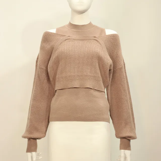【ILEY 伊蕾】露肩坑條真兩件羊毛針織上衣(咖；M-XL；1254495004)