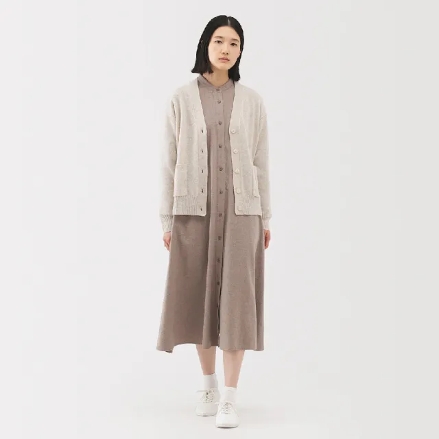 【MUJI 無印良品】女水洗羊毛中密織V領開襟衫(墨灰/黑色/粉米/駝色/粉紅/淺綠/藍色/深摩卡棕)