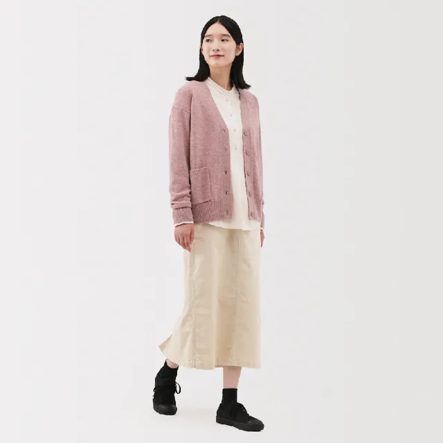 【MUJI 無印良品】女水洗羊毛中密織V領開襟衫(墨灰/黑色/粉米/駝色/粉紅/淺綠/藍色/深摩卡棕)