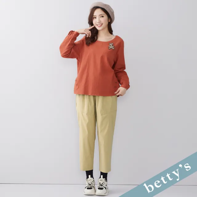 【betty’s 貝蒂思】出清品  大口袋斜接剪裁休閒長褲(卡其)