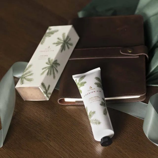【草本24】THYMES 冷杉新綠護手霜 100g(瞬間補水/添加蘆薈萃取/美國原裝/母親節禮物)