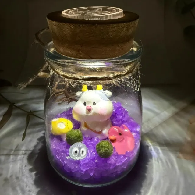 【A-ONE 匯旺】十二生肖 牛 辦公桌上花園瓶 含2顆綠藻 白光LED 150ml布丁杯 DIY綠藻球微景觀瓶