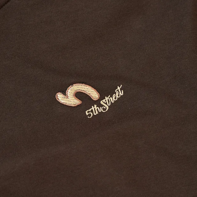 【5th STREET】雙11 女裝 長袖 logo 連帽t 短版上衣 帽t 咖啡(561000)