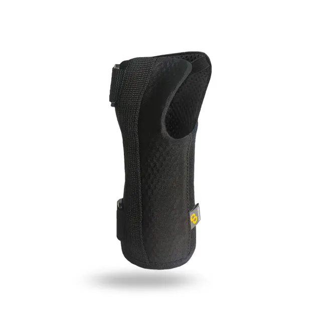 【Bracoo 奔酷】熱塑強固型透氣手腕護具 WB50；2入(護具 手腕護具 護腕)