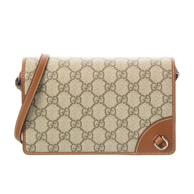 【GUCCI 古馳】820688 新款經典GG Emblem系列D形釦帆布斜背包(棕色)
