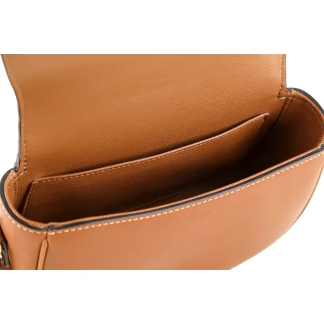 【CELINE】賽琳 Crecy 小型 天然牛皮斜背馬鞍包-黃褐色(斜背包 肩背包 馬鞍包)