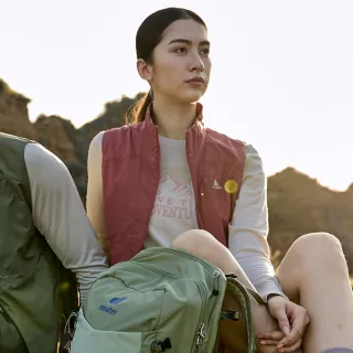 【ATUNAS 歐都納】女款石墨烯微暖抑菌抗臭輕量背心(A1VE2504W黏土紅/恆溫保暖/抗靜電/防潑水/休閒)