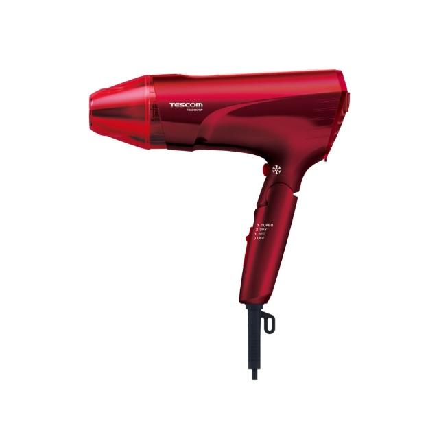  TESCOM TID2400TW 紅色系負離子吹風機，輕巧折疊設計，尺寸僅215x238x77mm，重量520g，適合隨身攜帶。採用1500W強力電功率，提供三段風速、一段溫度控制，內建負離子功能，護髮同時速乾。標準配件包含速乾護髮吹嘴，其他配件有保濕式標準吹嘴及保固說明書。產地中國，BSMI許可R31310，享1年保固。完美選擇忙碌生活中的專業級造型工具。 