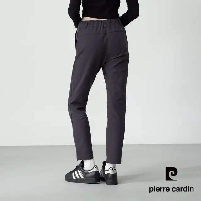 【pierre cardin 皮爾卡登】網路獨家 女款 戶外防風防潑水軟殼休閒褲-深灰色(8255885-97)