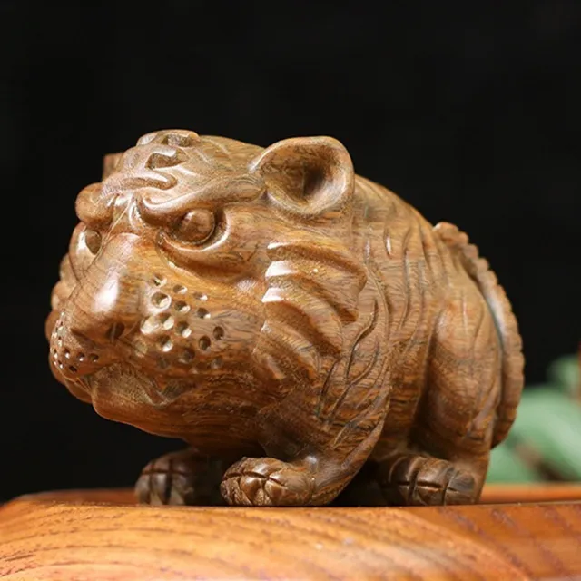 【LEESA】綠檀木工藝品\招財老虎擺件\家居擺飾\桌面裝飾\原木工藝品\檀木擺設\擺件\裝飾品\老虎木雕\