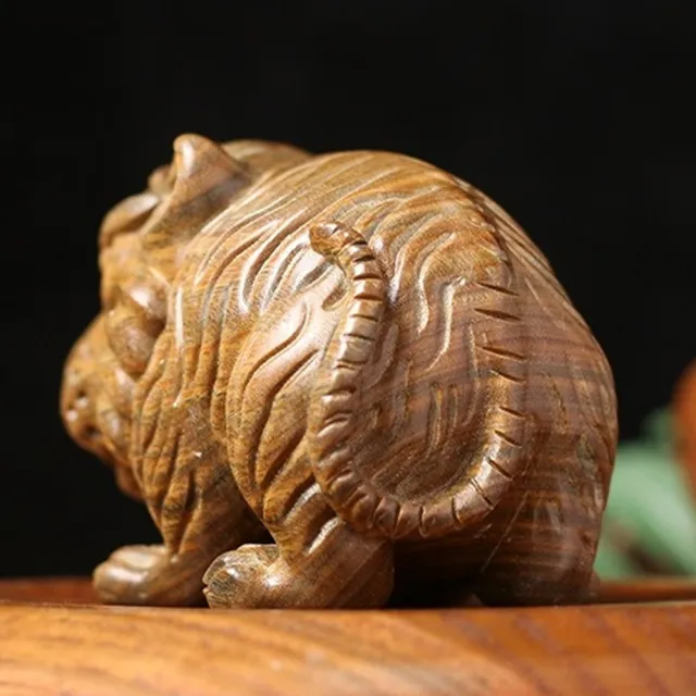 【LEESA】綠檀木工藝品\招財老虎擺件\家居擺飾\桌面裝飾\原木工藝品\檀木擺設\擺件\裝飾品\老虎木雕\
