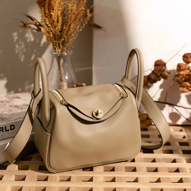 【Hermes 愛馬仕】Lindy II mini verso bag(馬爾法米色/金扣)