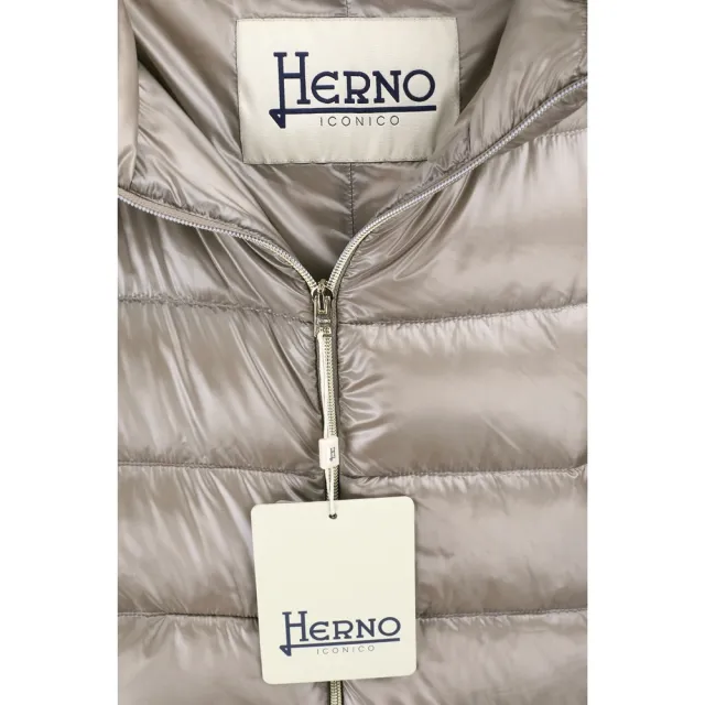 【HERNO】MATILDE 灰棕色立領車縫 20D輕盈防水 羽絨外套(羽絨 外套 義大利頂級羽絨)