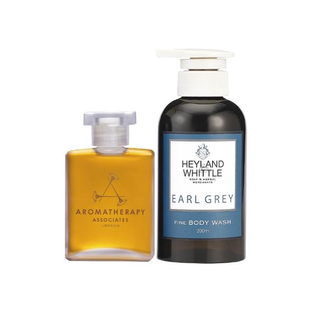 AA英國皇家芳療明星精油沐浴油寵愛組，包含55mL與200mL容量，提供輕盈舒緩、晚間舒緩、怡神、舒緩舒肌、明煥晨曉、明煥夕霞、舒和清爽、舒和薰衣草辣薄荷、舒和平衡、心能量、心靈之沐、歡沁玫瑰等多種香調選擇。此組合為公司貨，一般包裝，適合日常使用與收藏。沐浴油與泥膜組合，讓您享受完整的芳香療法護理體驗，舒緩壓力、放鬆身心，帶來愉悅的沐浴感受。