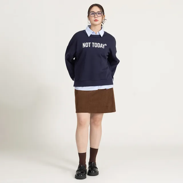 【M：MINb】not today下擺開開衩不卡臀大學T(深藍/中大尺碼女裝/大尺碼女裝/XL女裝/上衣/大尺碼上衣/T恤)
