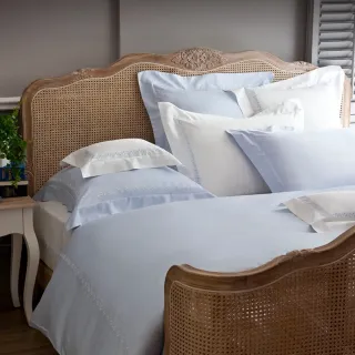 【WEDGWOOD】100%長纖棉刺繡兩用被床包枕套四件組 加大(菲麗絲 藍｜60支300織)