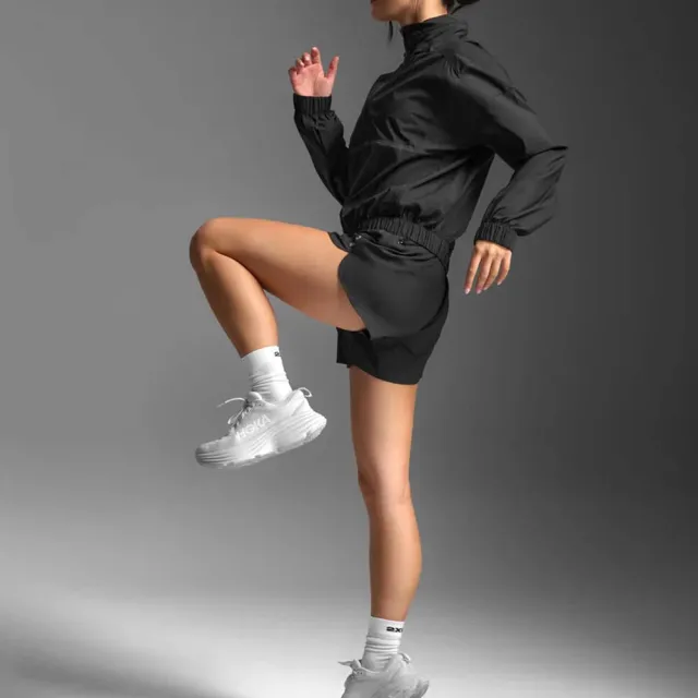 【2XU】W Aero Sheer Windbreaker 女士 暢跑連帽防風防潑水機能外套(黑)