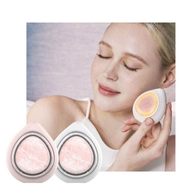 NUEVA AQUA NUEVA AQUA 水水蛋造型美容儀,臺灣原廠製造,專為臉部與眼周按摩設計。具溫熱功能、匯入效果與微震動模式,幫助肌膚吸收保養品,提升彈性與亮白。充電式設計,輕鬆在家DIY spa。尺寸570x470x353mm,重量212g(不含包裝),顏色水水蛋-白/水水蛋-粉。含1年保固,適合日常臉部眼周保養,提升保濕與舒緩效果。SEO 關鍵:NUEVA AQUA美容儀、溫熱臉部按摩、匯入微震動儀器、臺灣美容家電。