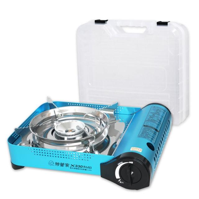  妙管家 X-3301MB 藍合金磁吸式休閒瓦斯爐，採用高火力3.2kW設計，磁吸上罐裝卸簡易，金屬爐體耐用美觀，附不鏽鋼爐架與手提收納硬盒，適合廚衛三機使用，輕便易攜，無需安裝，適用於家庭與戶外使用。 