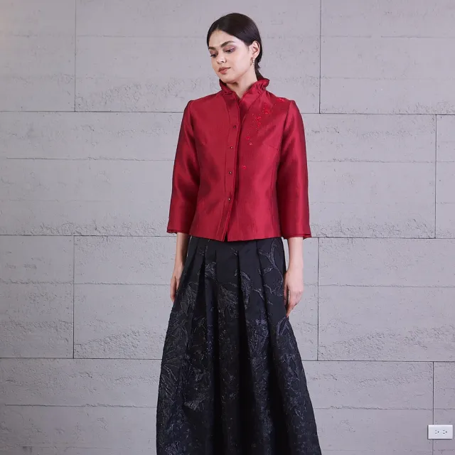 【NADIA LIN 林臣英】繡花蕾絲拼接領修身短外套上衣(外套上衣)
