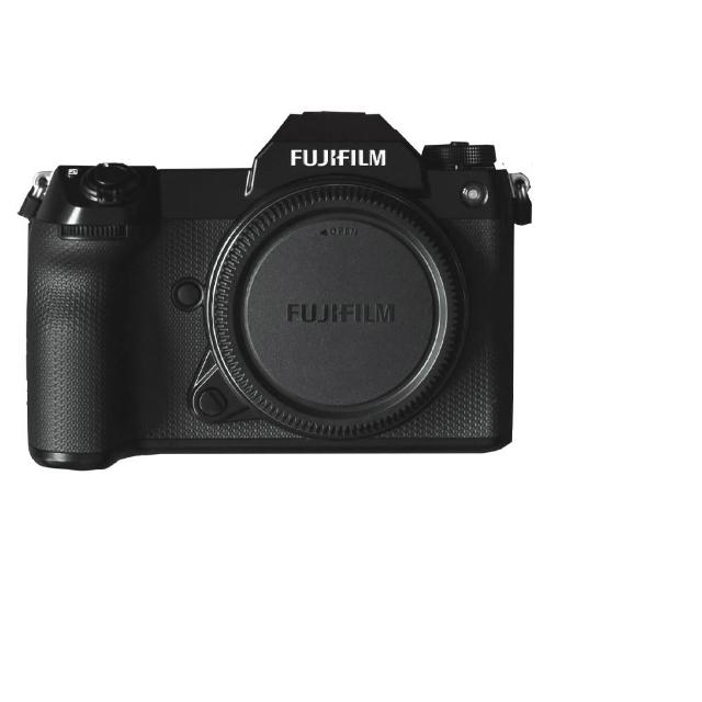 FUJIFILM富士軟片 GFX100S II FUJIFILM 富士 GFX100S II 是中片幅微單眼相機的頂級選擇,搭載超過5001萬畫素的 CMOS 影像感測器,帶來超高解析度與細膩細節。3.2 吋可觸控式螢幕、ISO 範圍最高 25600 以上,適合低光環境拍攝。最快 1/16000 秒快門速度,搭配 100% 視野率視平式電子觀景器,提供精準取景。支援 SD/SDHC/SDXC 儲存媒介、多媒體功能包含藍芽與 HDMI,機身尺寸約 104.2 x 150 x 44 mm,重量含電池約 883g,輕巧便攜。24 個月保固,公司貨正品,專業攝影師的理想工具。產品規格更新恕不另行通知,詳細請參考官網。