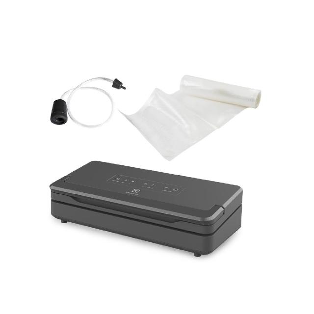  Electrolux 伊萊克斯 EA6VS1-6AG 真空包裝機，專業家用食品儲存神器！尺寸長130 x 寬460 x 高210 mm，重量僅2.5kg，輕巧易收納。中國原產地，享1年保固。強力真空密封，延長食材新鮮度，適合蔬果肉類儲存。操作簡單，一鍵真空，保持廚房乾淨整潔，提升生活便利。 