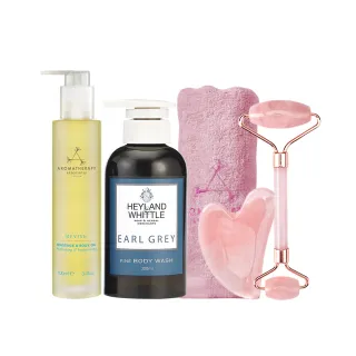 【AA 英國皇家芳療】輕油按摩潤膚油冬季呵護組(潤膚油100mL+沐浴露300mL+品牌毛巾+木質按摩板)