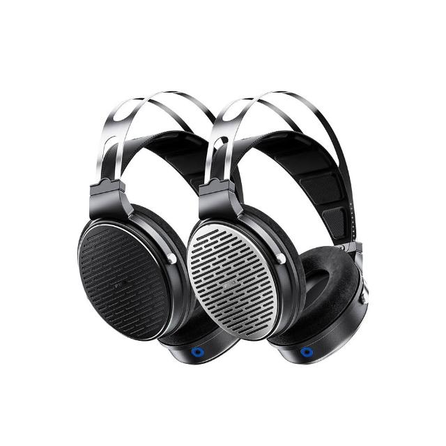 FiiO JT3 FiiO JT3 高解析動圈耳機,採用進口TIL骨架與CCAW音圈,50mm大直徑動圈單體提供寬闊音場與強勁低頻。PEK+PU複合高分子膜片提升聲音細節與臨場感,側置式單體設計與天鵝絨可拆洗耳罩,帶來舒適與高品質的聽覺享受。我們持續聚焦使用者的核心需求,專注提升聲學技術,累積多年研發經驗,並綜合無數使用者的聽音回饋持續最佳化。