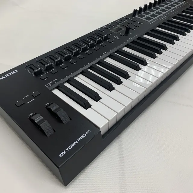 【M-AUDIO】Oxygen Pro 49 MIDI主控鍵盤 半配重 自動映射 送萬元軟體及專用袋(一年保固總代理公司貨)