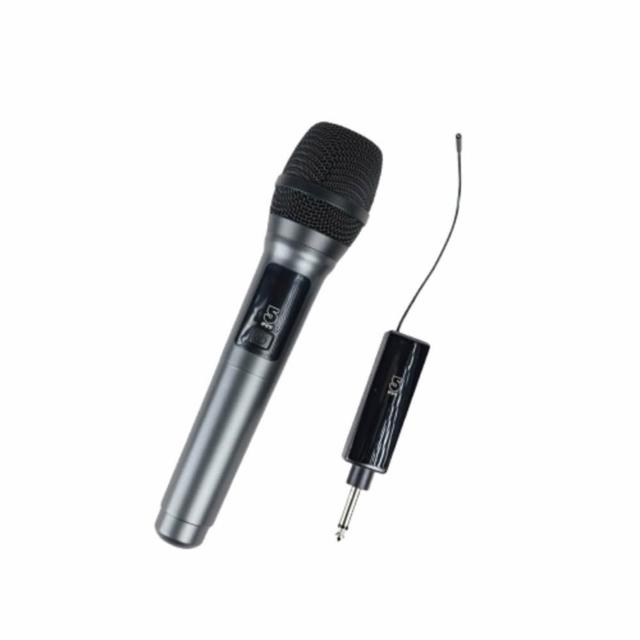  ifive if-U958 無線手持麥克風，動圈式設計，適閤家庭K歌、行動K歌、會議、家用音響、車用音響及戶外使用。無線傳輸，黑色系外觀，重量約200公克（含電池），產品尺寸4x23.3cm。配件包含無線麥克風*1、防滾架*1、海綿套*1、18650電池*2（麥克風內1+接收器內1）、接收器*1。產地中國，享有1年保固，NCC認證碼CCAH21LP2260T2，BSMI許可字號R38369。操作簡易，防滾架保護，避免水液接觸，充電時勿使用以延長電池壽命。適合成人使用，兒童需監督。官方LINE @5FNF 提供支援，完美解決K歌與會議音效需求。 