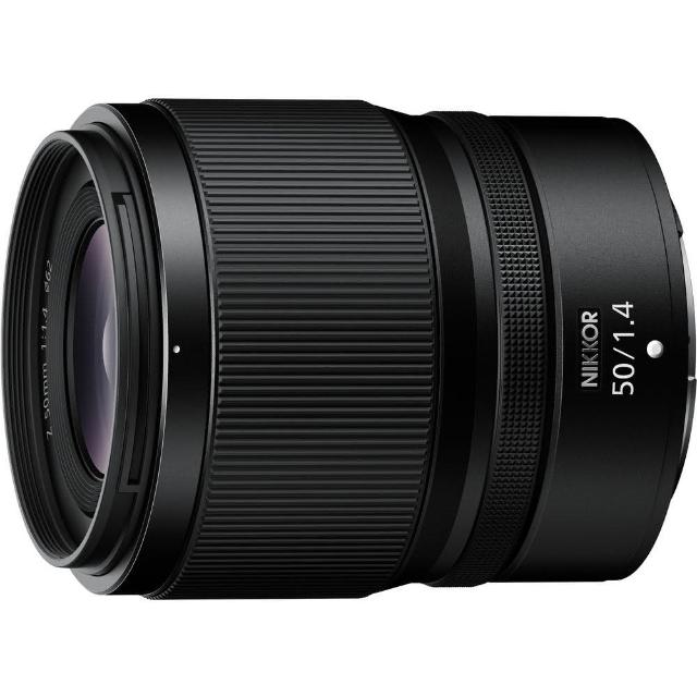 Nikon 尼康 Z 50mm f/1.4 是一款高品質標準定焦鏡頭,專為 Nikon Z-Mount 無反相機設計。鏡頭輕巧僅 401g~600g,f/1.4 大光圈提供出色低光表現與淺景深效果,適合人像、街拍與日常攝影。公司貨來源,享有 1 年原廠保固,詳細保固資訊請參考原廠官網。 Nikon尼康 Z 50mm F/1.4