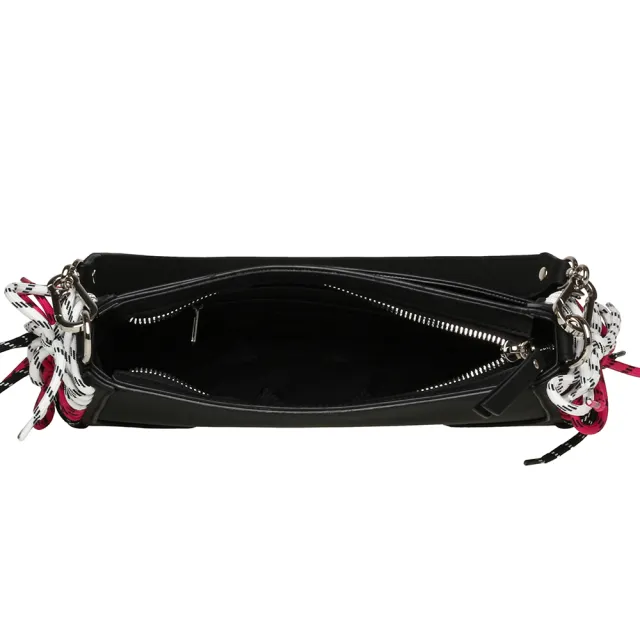 【steve madden】三色綁帶造型寬帶斜背包 BSENNA(黑色)