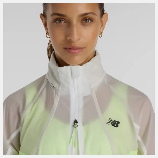 【NEW BALANCE】NB 外套 女 運動立領外套 寬鬆版型 防潑水 白綠 WJ61J326AFG