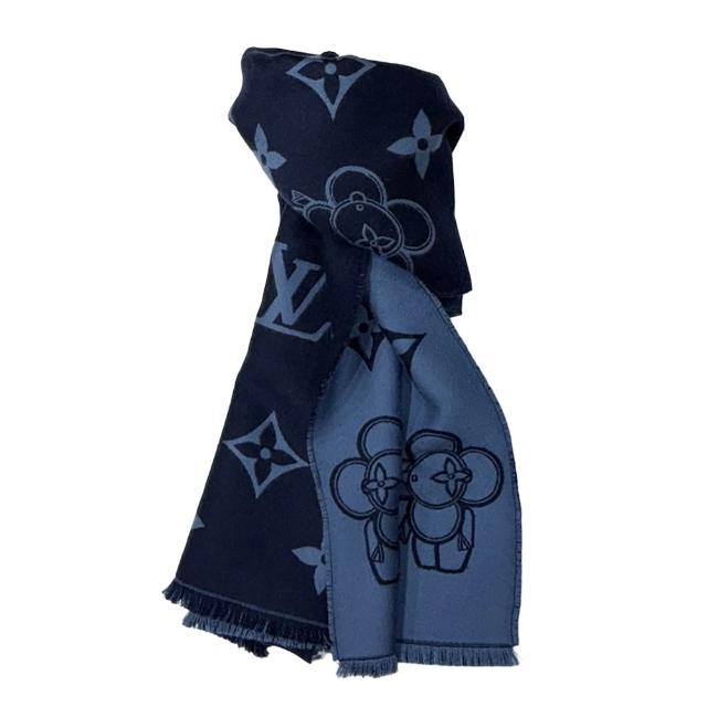 全新 LOUIS VUITTON 路易威登 M77129 Monogram Vivienne 披圍巾，深藍與淺藍雙色老花繡花設計，100%羊毛材質，長 176 cm 寬 34 cm，流蘇長 1 cm，附原廠紙袋或紙盒，義大利製造，商品，適合男女皆宜，時尚百搭的經典配件
