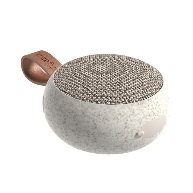 Kreafunk aGO 2 Wheat 攜帶型藍芽喇叭，專為音樂愛好者設計，提供強勁重低音效果，讓您隨時隨地享受高品質音效。支援藍芽連線，無需WiFi，輕巧便攜，白色系設計時尚優雅。產自中國，尺寸輕盈，重量適中，附1年保固及NCC認證（CCAF24LP0780T6）、BSMI許可（R38900）。完美適合戶外或室內多媒體使用，升級您的音樂體驗！