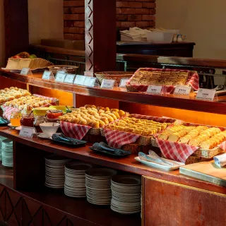 【台東娜路彎大酒店】中庭咖啡廳2人自助式早餐券(假日不加價)