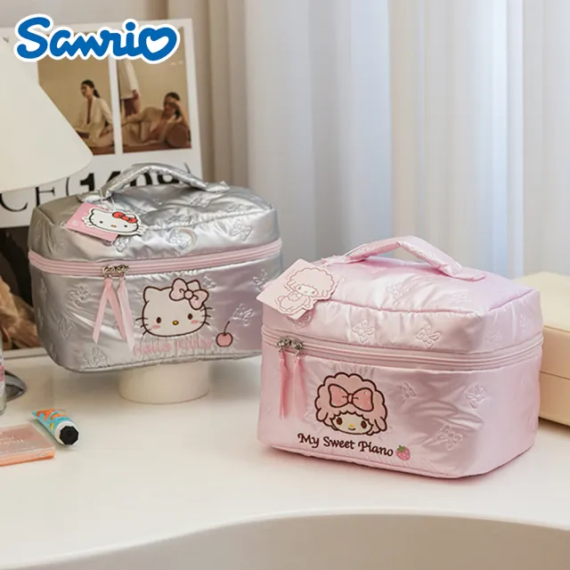 【SANRIO 三麗鷗】凱蒂貓彼安諾刺繡手提化妝包 (Hello kitty/Piano)