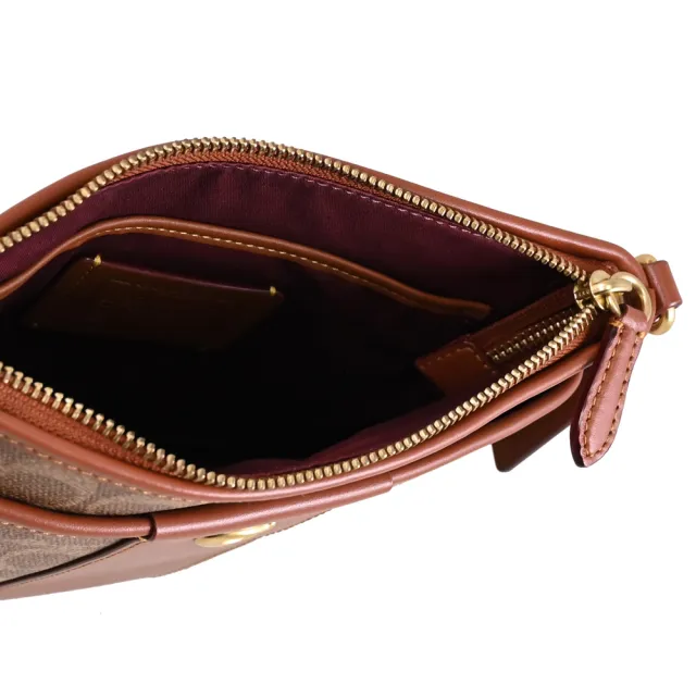 【COACH】Kitt 經典C字LOGO條紋印花方包斜背包(駝/紅棕)