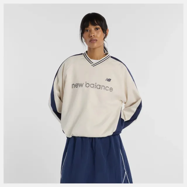 【NEW BALANCE】NB 長袖上衣 女 緞面 寬鬆版型 美規 杏 WT61145ILIN