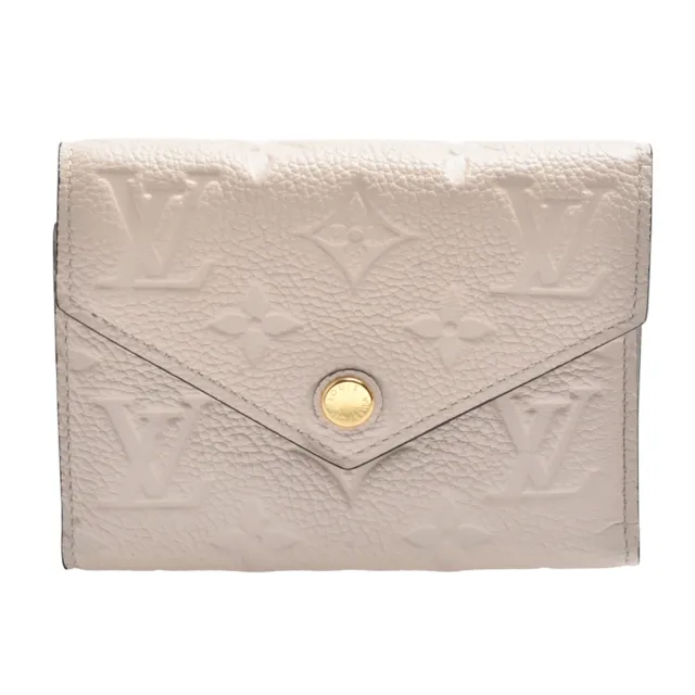 【Louis Vuitton 路易威登】M82344經典Victorine系列Monogram Empreinte三折暗釦短夾(奶油白)