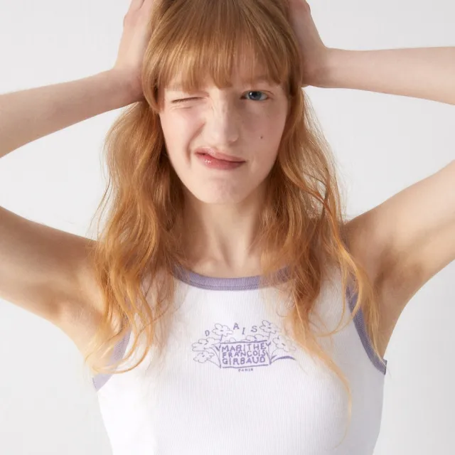 【MARITHE FRANCOIS GIRBAUD】官方旗艦 Daisy聯名款 女版 小花圖案無袖背心上衣 MFG 女背心(白色)