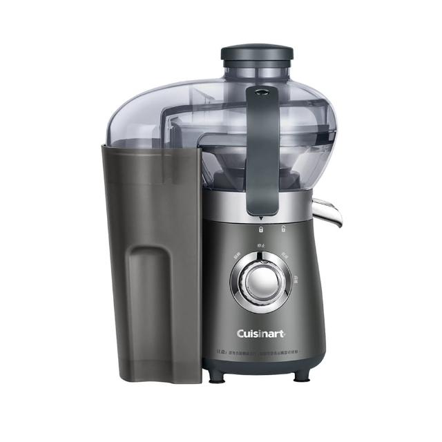  美國知名品牌 Cuisinart 美膳雅 BJC-550TW 多功能高效鮮榨攪拌機，專為健康生活設計，結合榨汁與攪拌功能，一機多用。支援段速調整，輕鬆打果汁、榨新鮮蔬果汁，300W 榨汁功率與 450W 攪拌功率，塑膠容器耐用，搭配不鏽鋼刀頭確保衛生。尺寸長 22.46 x 寬 16.38 x 高 31.74 cm，本體重量僅 2.51kg，110V/60Hz 適用，正常使用主機保固 2 年。完美選擇家用果汁機，享受新鮮營養！ 