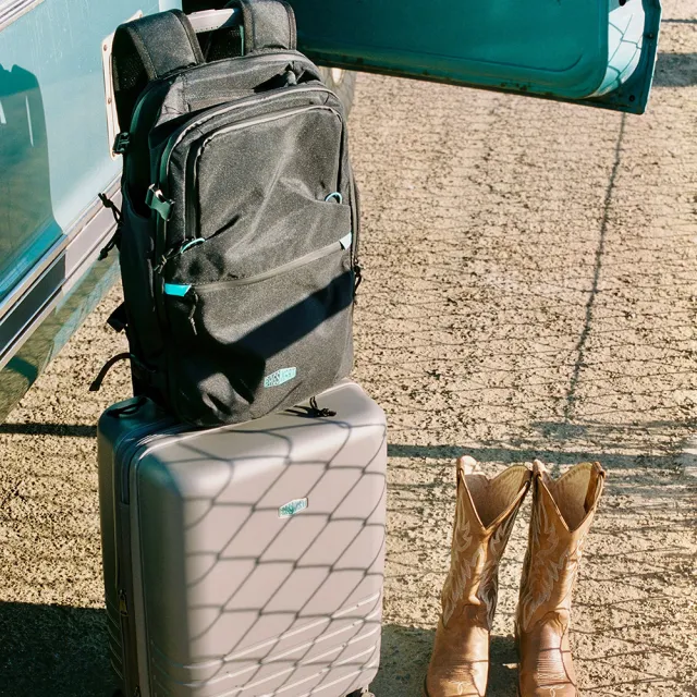 【BAGSMART】旅行雙肩後背包登機包29L 四色任選 (美國品牌 大容量 登機 健行 旅行)